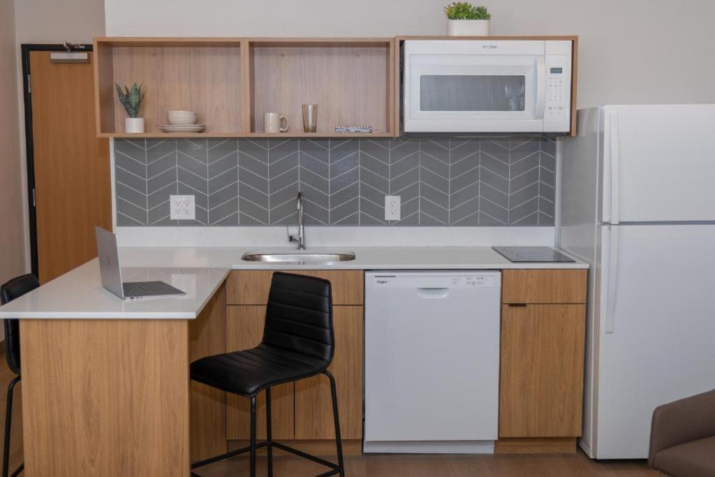 Livaway Suites Tri-Cities-Richland Extérieur photo